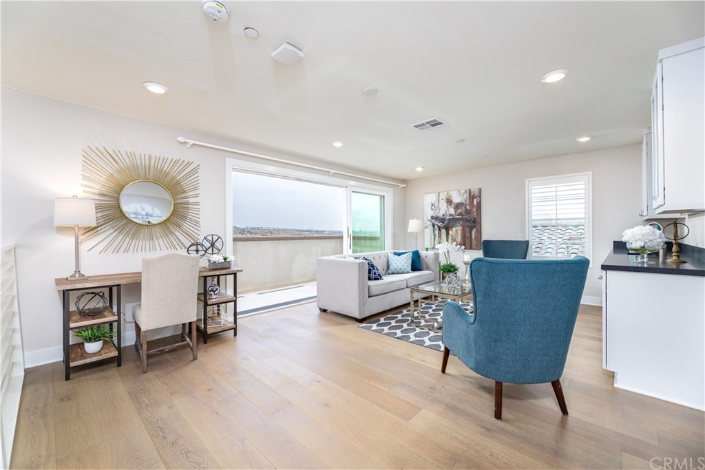 56 Swift Irvine, CA 92618 - Photo 21 of 43 a living room with furniture and a wooden floor