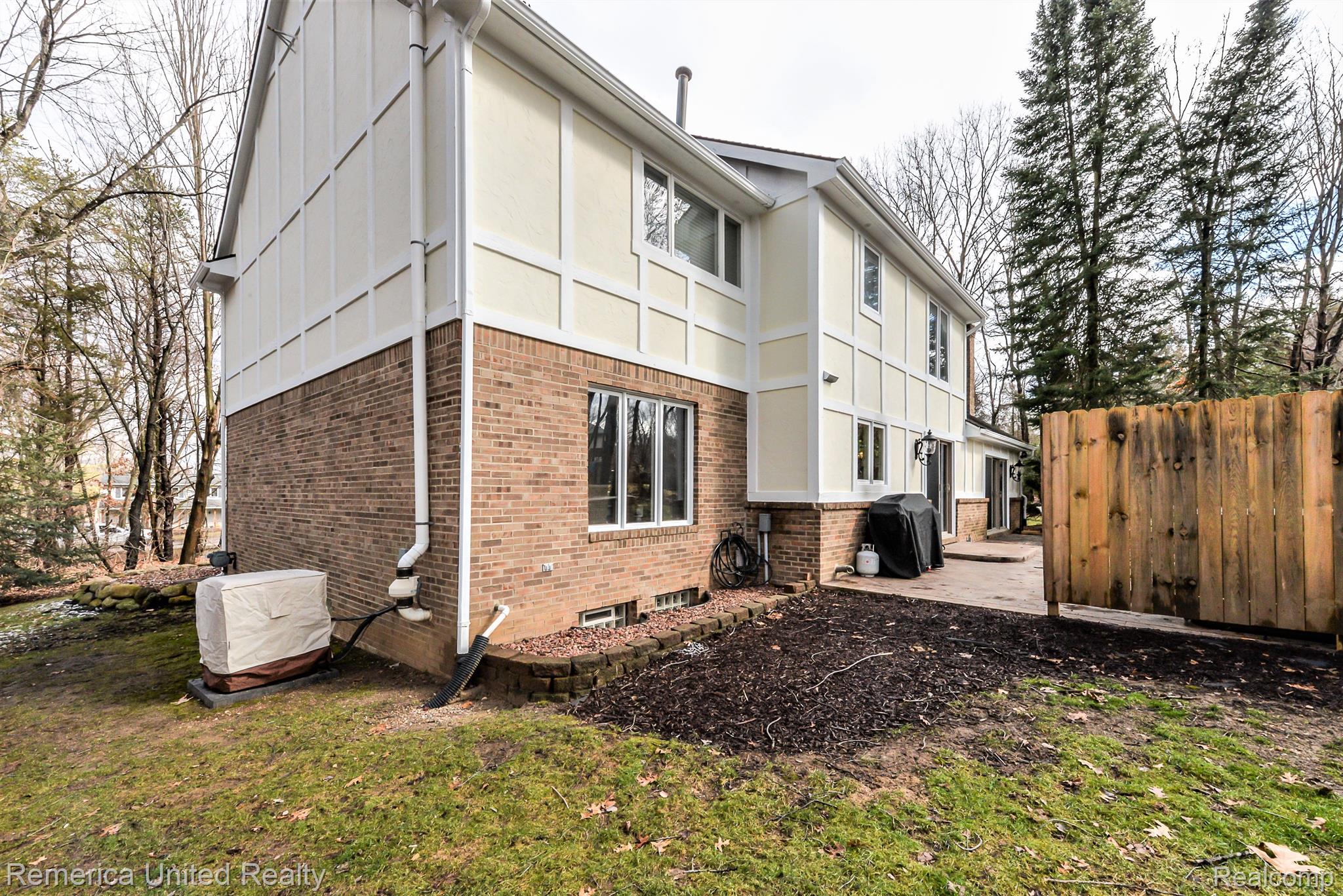 11536 Ridge Road South Lyon, MI 48178 - Photo 54 of 58 Gallery Image 54