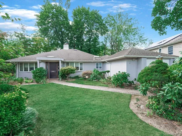 $1,480,000 | 19 Ridge Drive East, Roslyn, NY 11576
