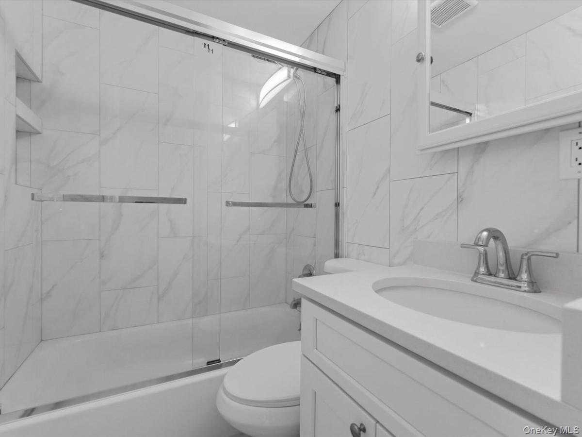 19 Ridge Drive East Roslyn, NY 11576 - Photo 15 of 33