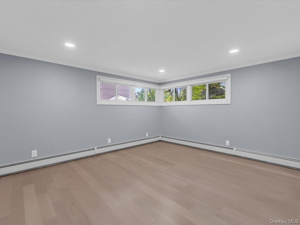 19 Ridge Drive East Roslyn, NY 11576 - Photo 16 of 33