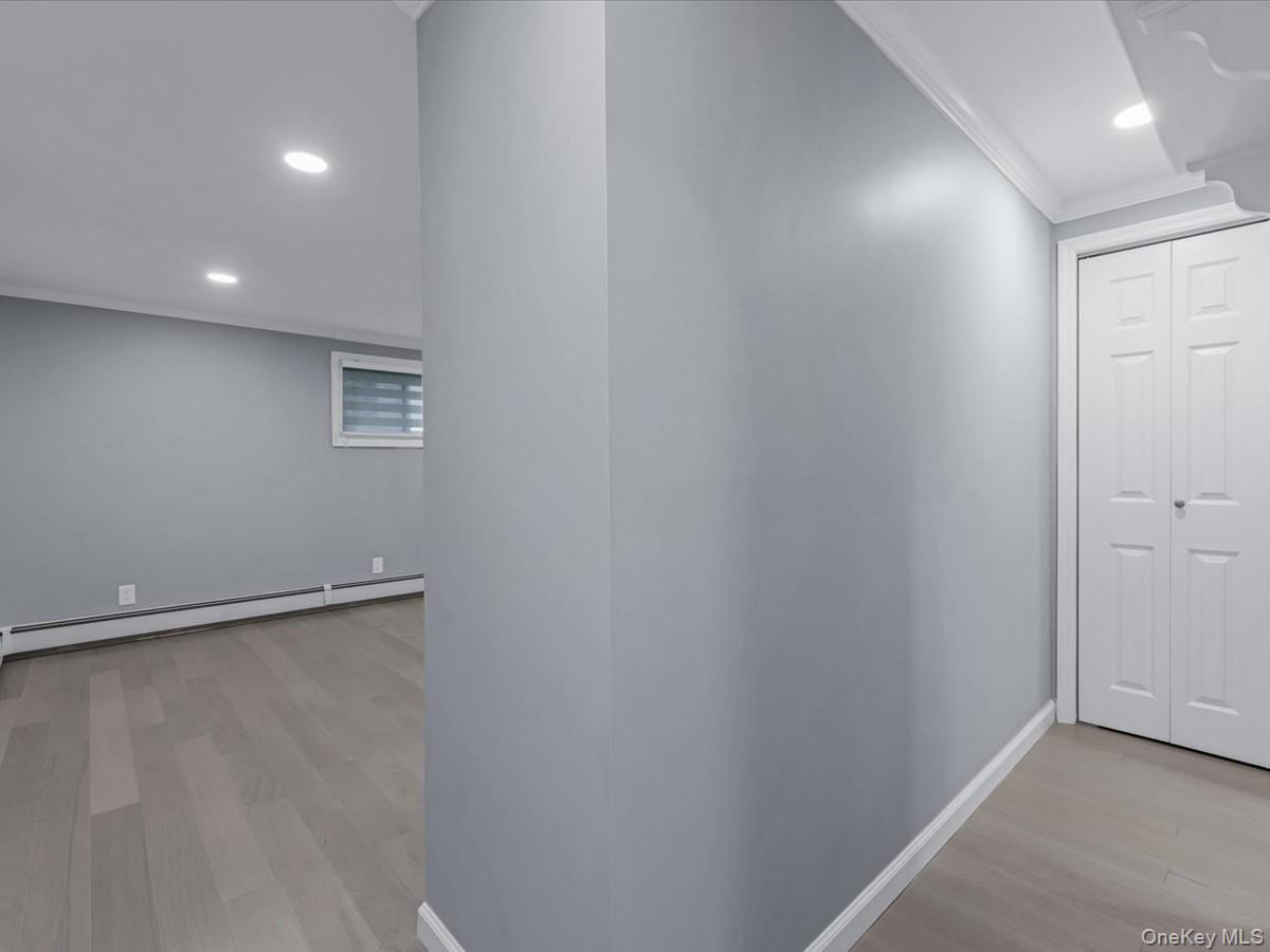 19 Ridge Drive East Roslyn, NY 11576 - Photo 16 of 33 a view of room