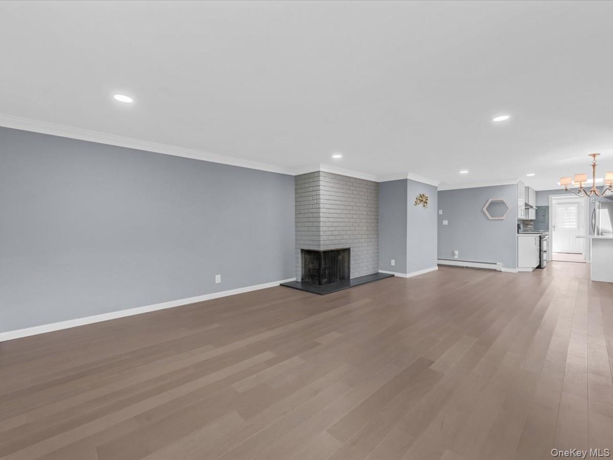 19 Ridge Drive East Roslyn, NY 11576 - Photo 5 of 33