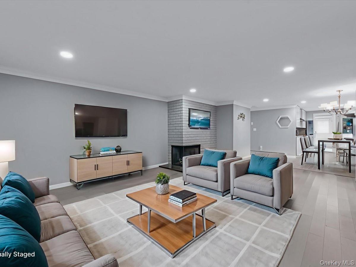 19 Ridge Drive East Roslyn, NY 11576 - Photo 6 of 33 a living room with furniture and a flat screen tv