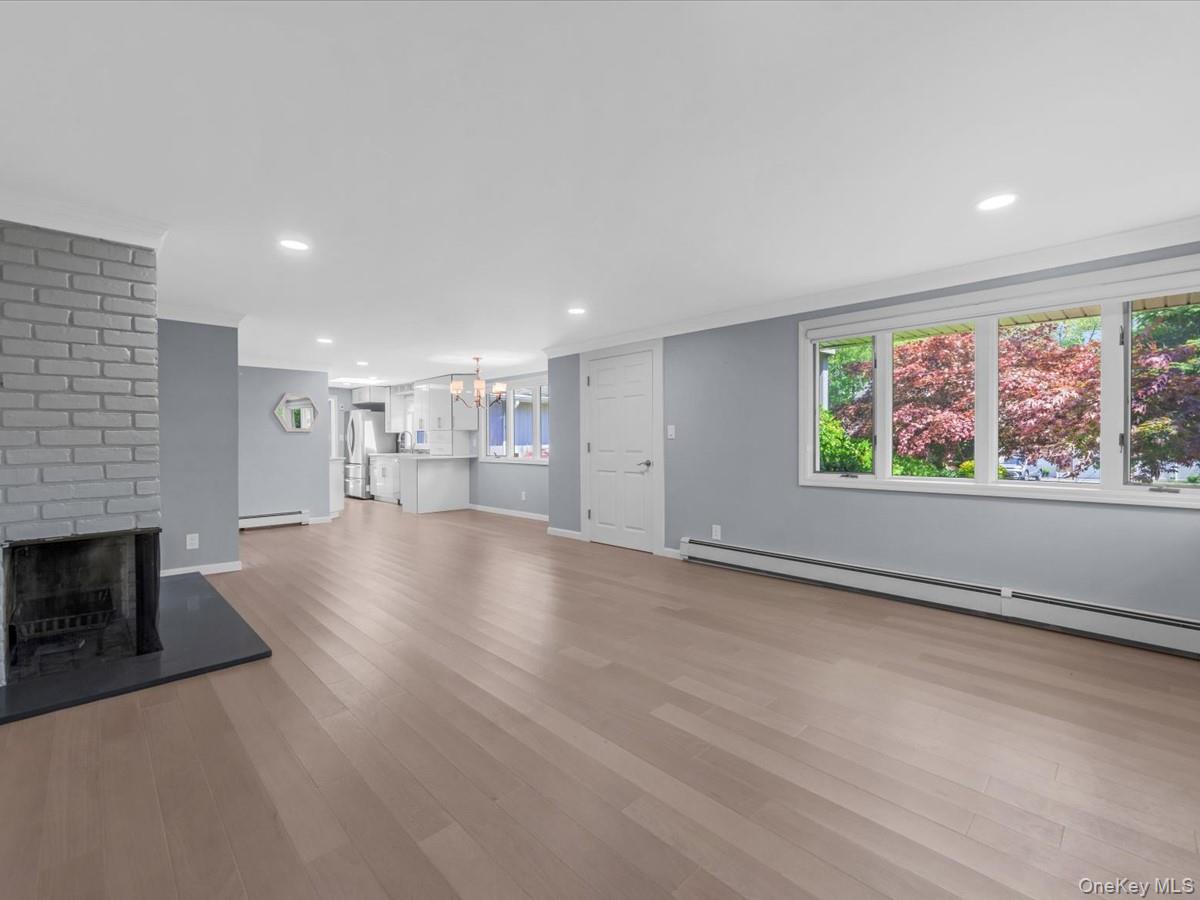 19 Ridge Drive East Roslyn, NY 11576 - Photo 7 of 33