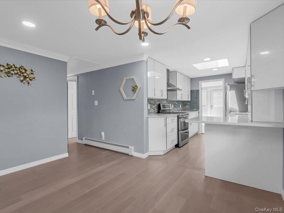 19 Ridge Drive East Roslyn, NY 11576 - Photo 9 of 33