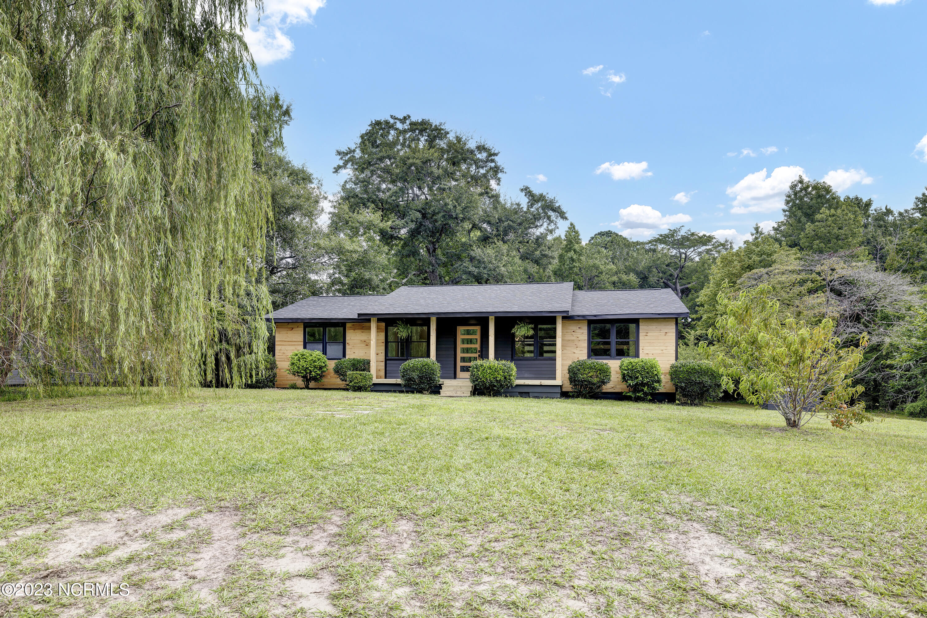 374 Peanut Road Hampstead, NC 28443 - Photo 1 of 32 6Q7A1732