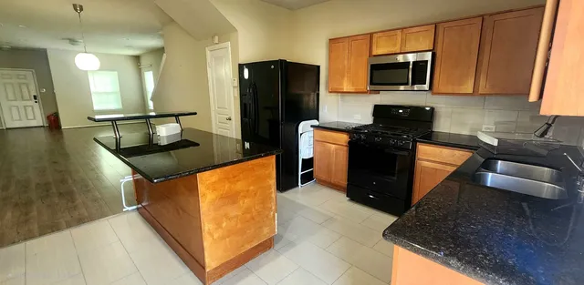 $2,250 | 11211 Riata Canyon Drive, Cypress, TX 77433