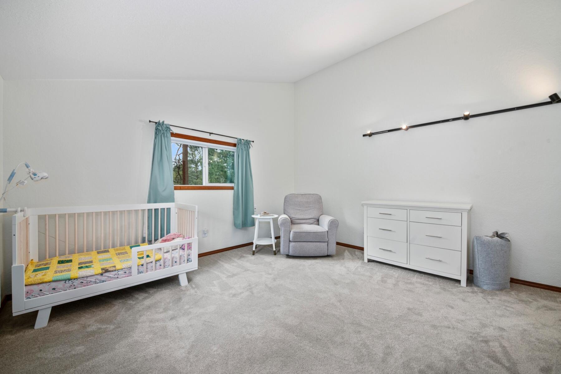 60604 Ridge Heights Bend, OR 97702 - Photo 26 of 48 batch_27-guestbed3