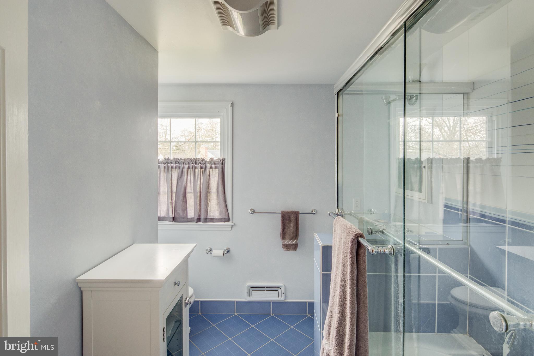 1207 Forge Road Cherry Hill, NJ 08034 - Photo 25 of 29 Main Hall Bath