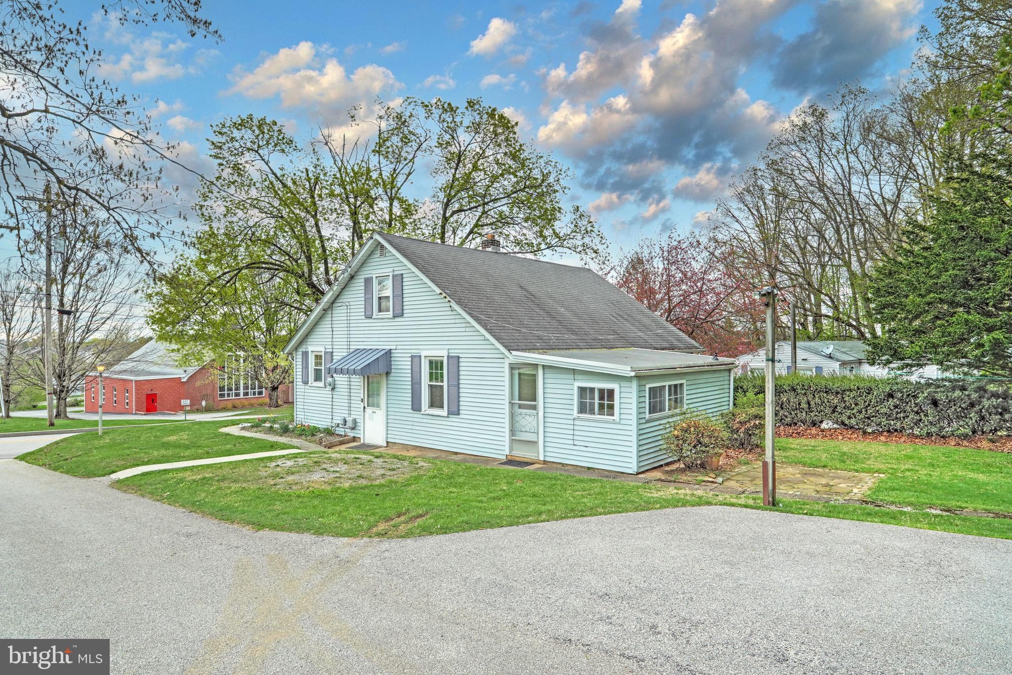2528 Pine Grove Road York, PA 17403 - Photo 4 of 29 Gallery Image 4