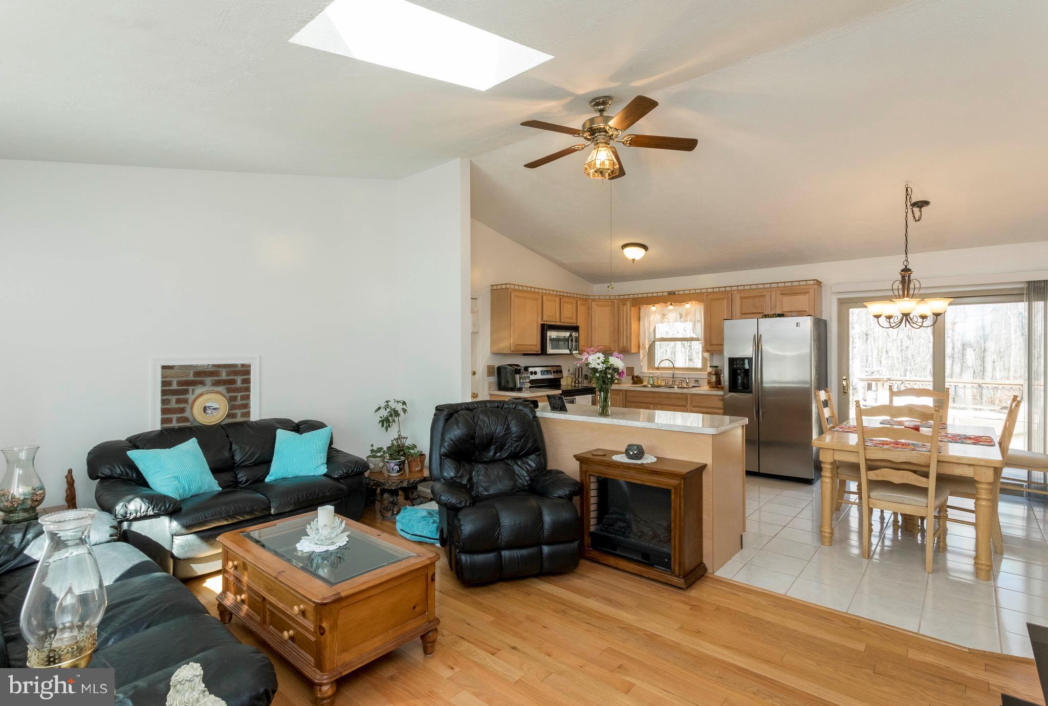 14109 Goldvein Road Goldvein, VA 22720 - Photo 5 of 23 Open and bright living area