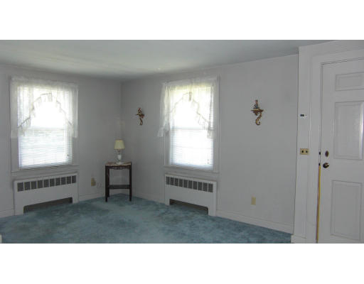 4 Apple Tree Road Tewksbury, MA 01876 - Photo 6 of 12 Gallery Image 6