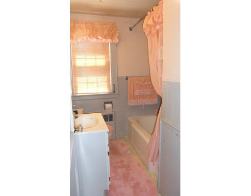 4 Apple Tree Road Tewksbury, MA 01876 - Photo 9 of 12 Gallery Image 9