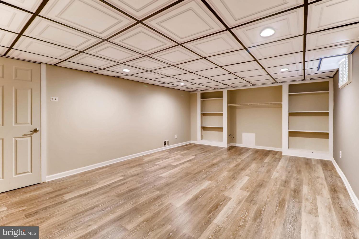 1863 Edgewood Road Towson, MD 21286 - Photo 22 of 30 a view of empty room with wooden floor and cabinet