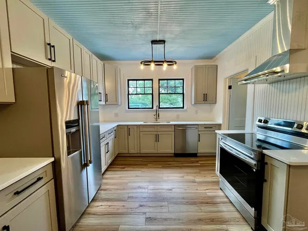 $2,100 | 101 Central Avenue, Pensacola, FL 32507