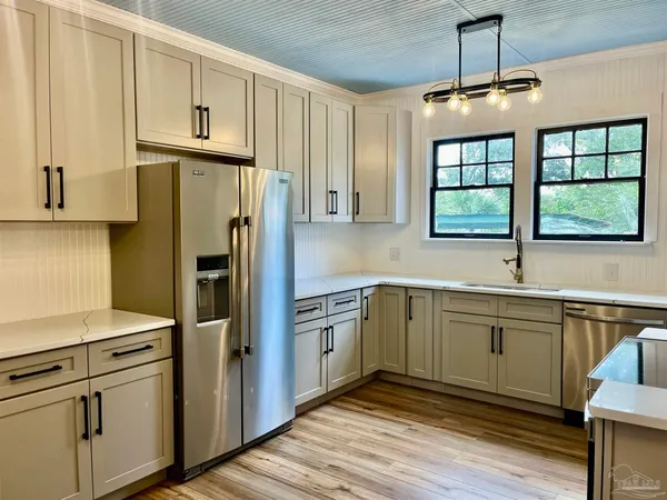 $2,100 | 101 Central Avenue, Pensacola, FL 32507