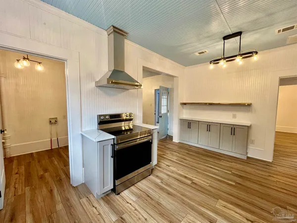 $2,100 | 101 Central Avenue, Pensacola, FL 32507