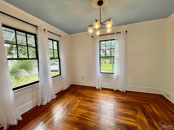 $2,100 | 101 Central Avenue, Pensacola, FL 32507