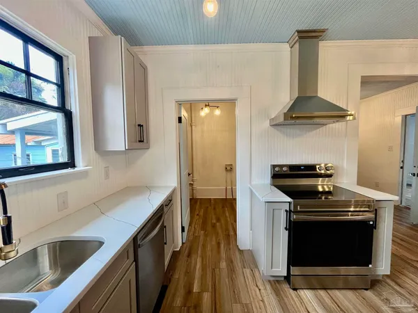 $2,100 | 101 Central Avenue, Pensacola, FL 32507