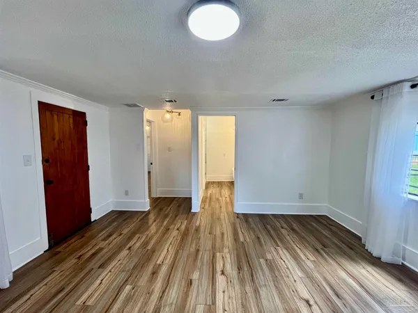 $2,100 | 101 Central Avenue, Pensacola, FL 32507