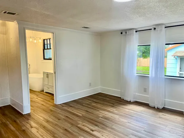 $2,100 | 101 Central Avenue, Pensacola, FL 32507