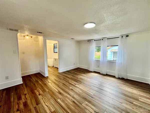 $2,100 | 101 Central Avenue, Pensacola, FL 32507