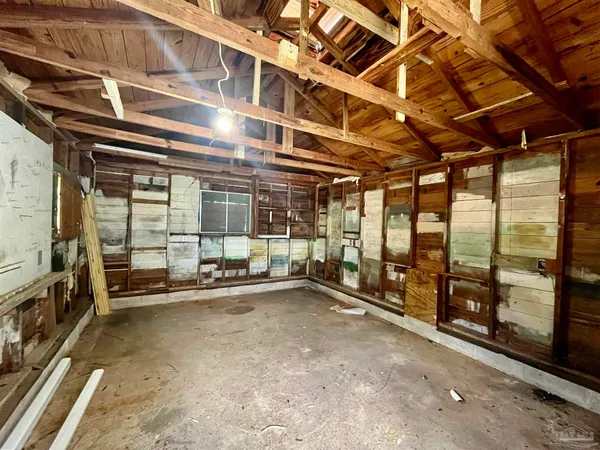 $2,100 | 101 Central Avenue, Pensacola, FL 32507
