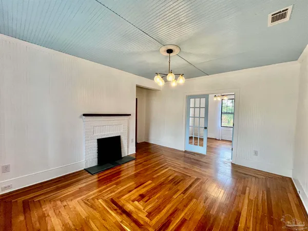 $2,100 | 101 Central Avenue, Pensacola, FL 32507