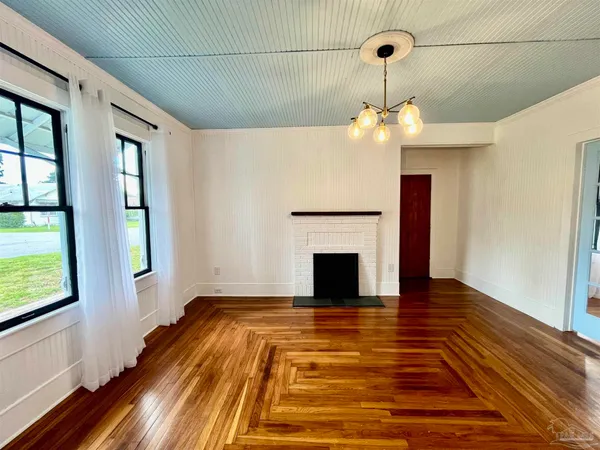 $2,100 | 101 Central Avenue, Pensacola, FL 32507
