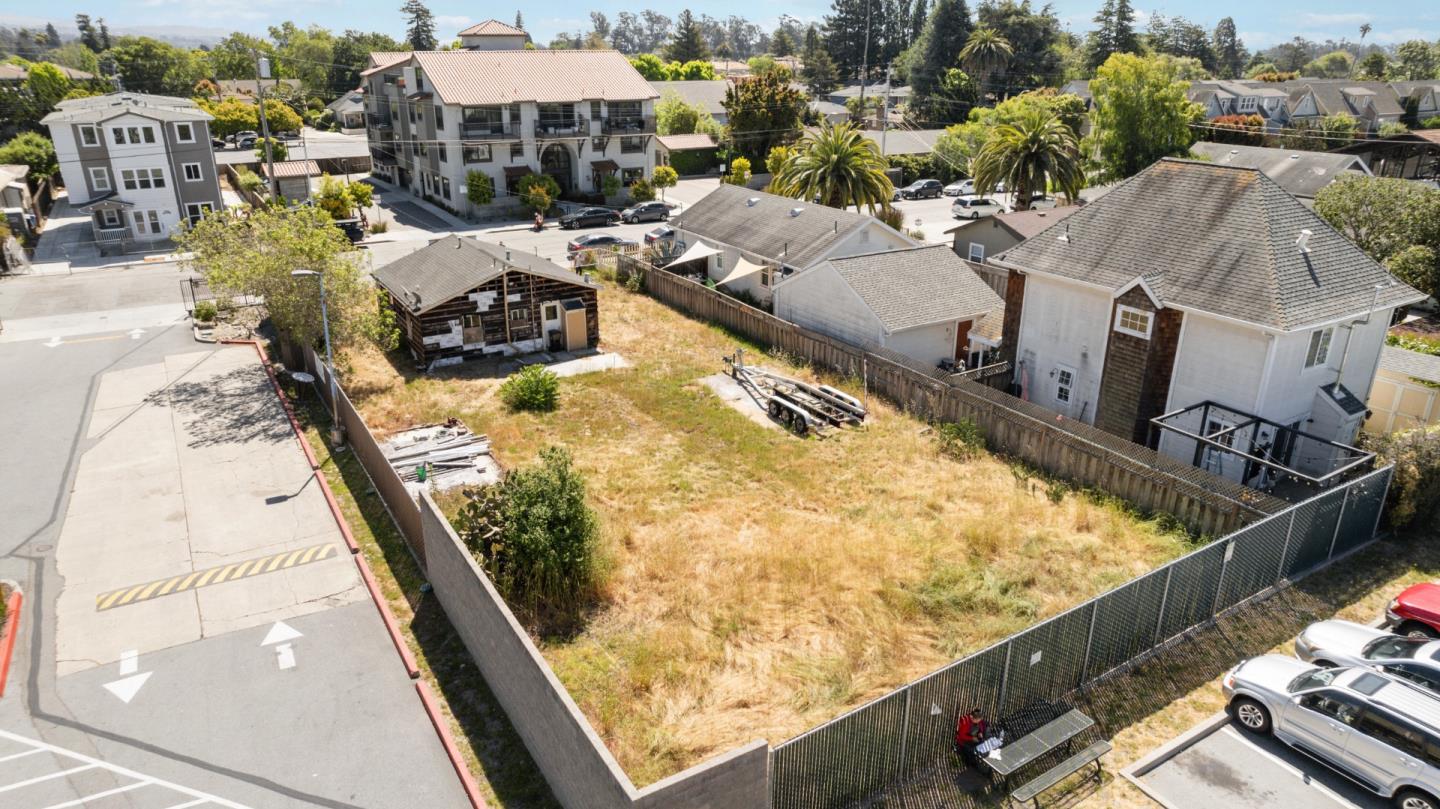 719 Darwin Street Santa Cruz, CA 95062 - Photo 7 of 17 a view of a balcony with chairs