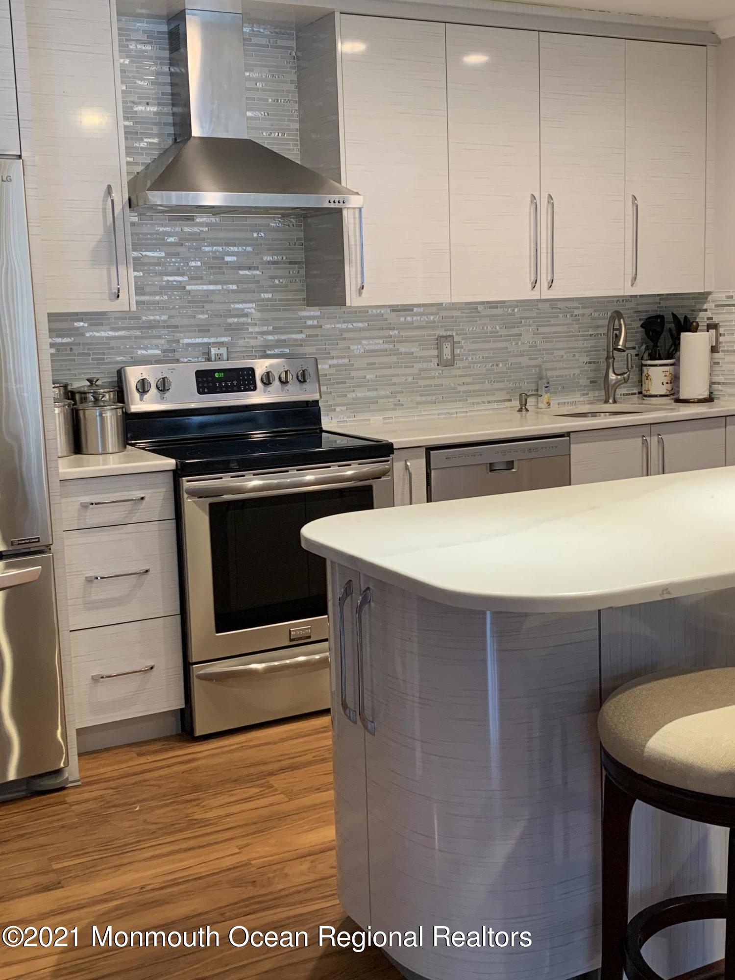 98 Arrowood Road, Unit J Manalapan, NJ 07726 - Photo 2 of 18 IMG_1472