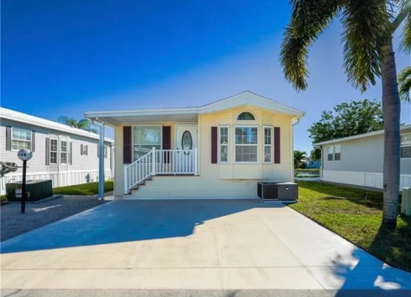 $1,250 | 2048 Crystal Lake Drive, Naples, FL 34120