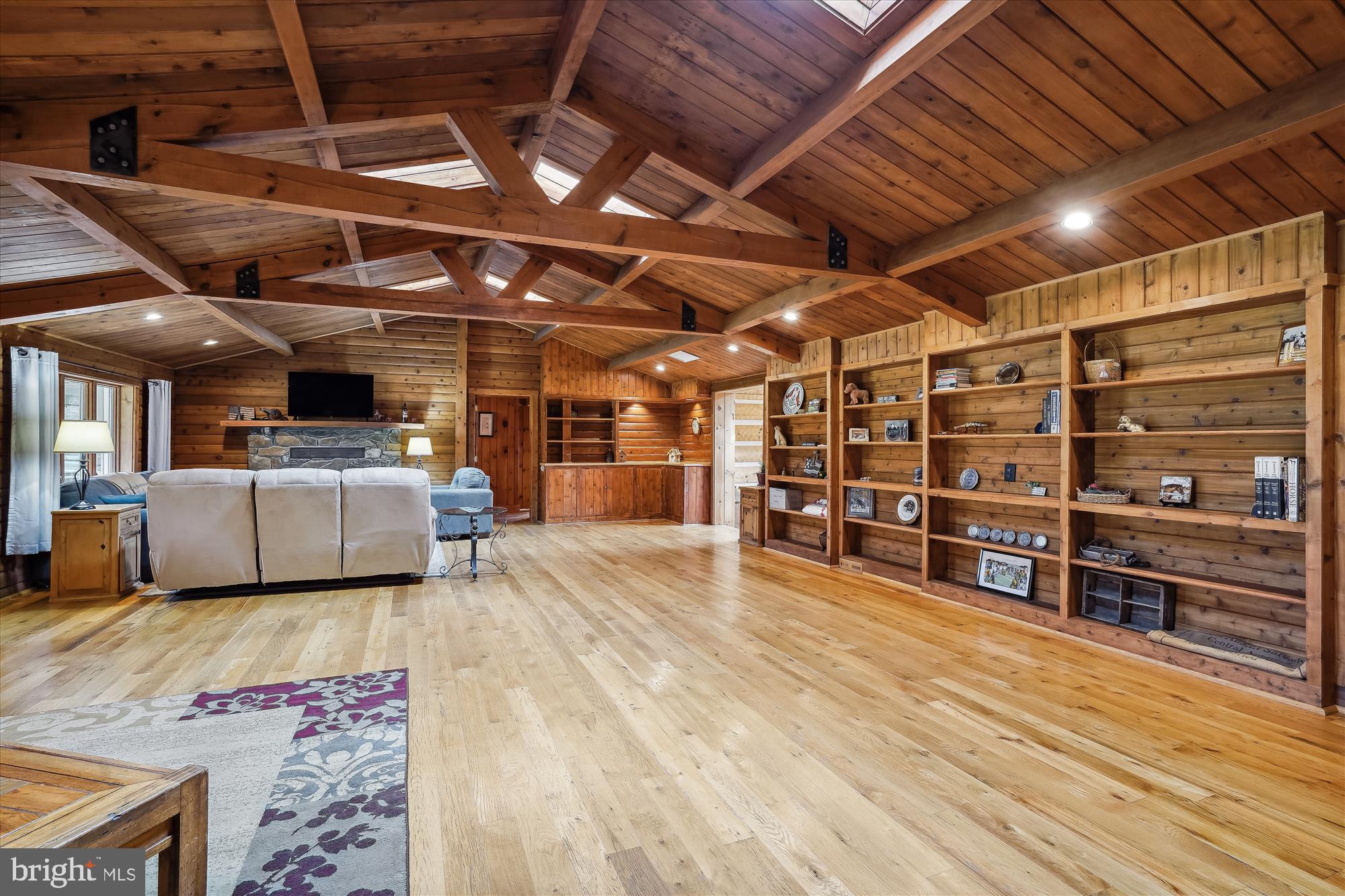19744 Ridgeside Road Bluemont, VA 20135 - Photo 40 of 82 Very spacious w lots of built-in bookcases