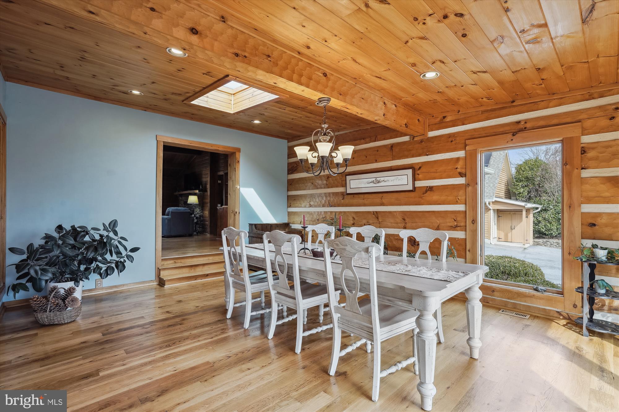 19744 Ridgeside Road Bluemont, VA 20135 - Photo 42 of 82 Skylight, large window, double sliders