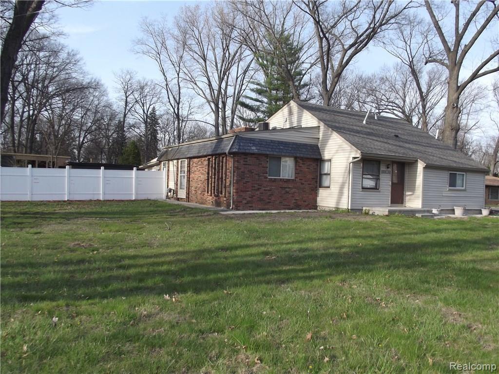 18808 Midway Road Southfield, MI 48075 - Photo 4 of 25 DSCF7234.JPG