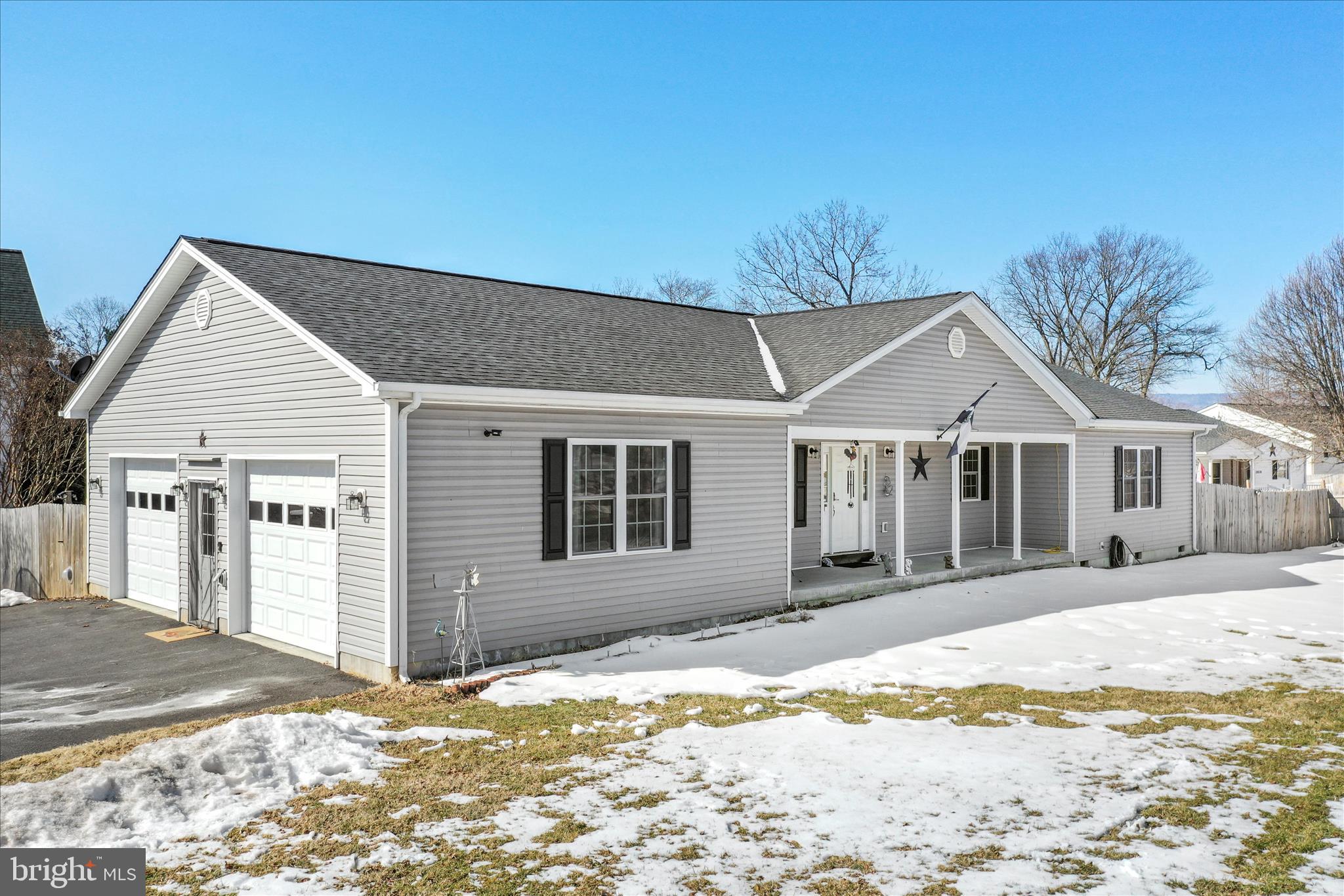 300 Park Road Stanley, VA 22851 - Photo 3 of 33 Front porch and double garage