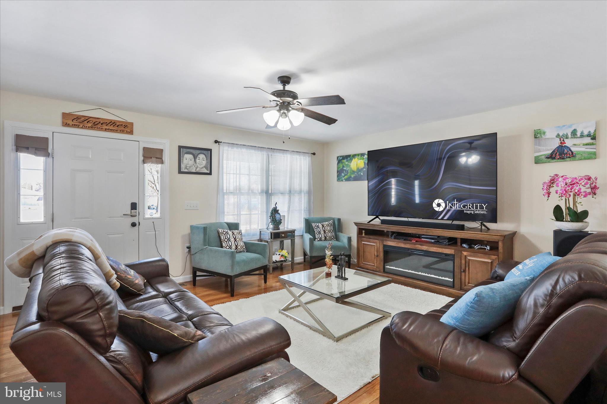 300 Park Road Stanley, VA 22851 - Photo 4 of 33 Living Room upon entrance
