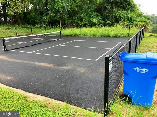 a view of a tennis court