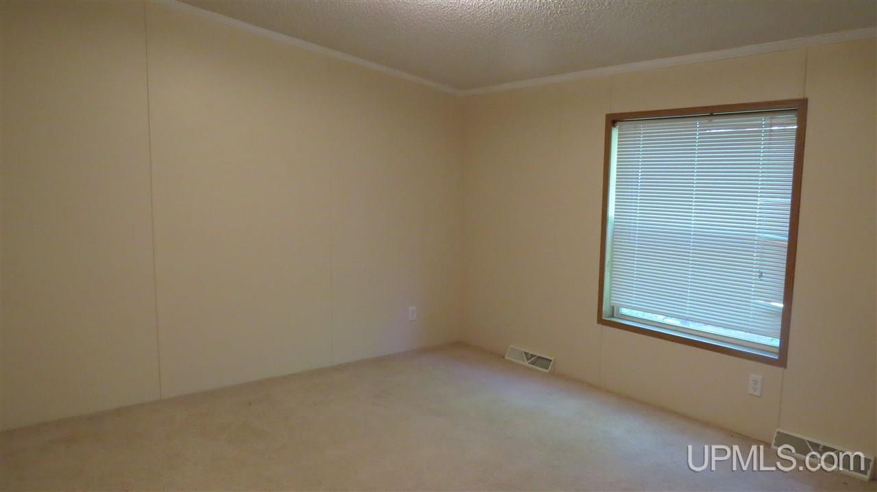 15 Tipperary Road Gladstone, MI 49837 - Photo 12 of 20 Gallery Image 12