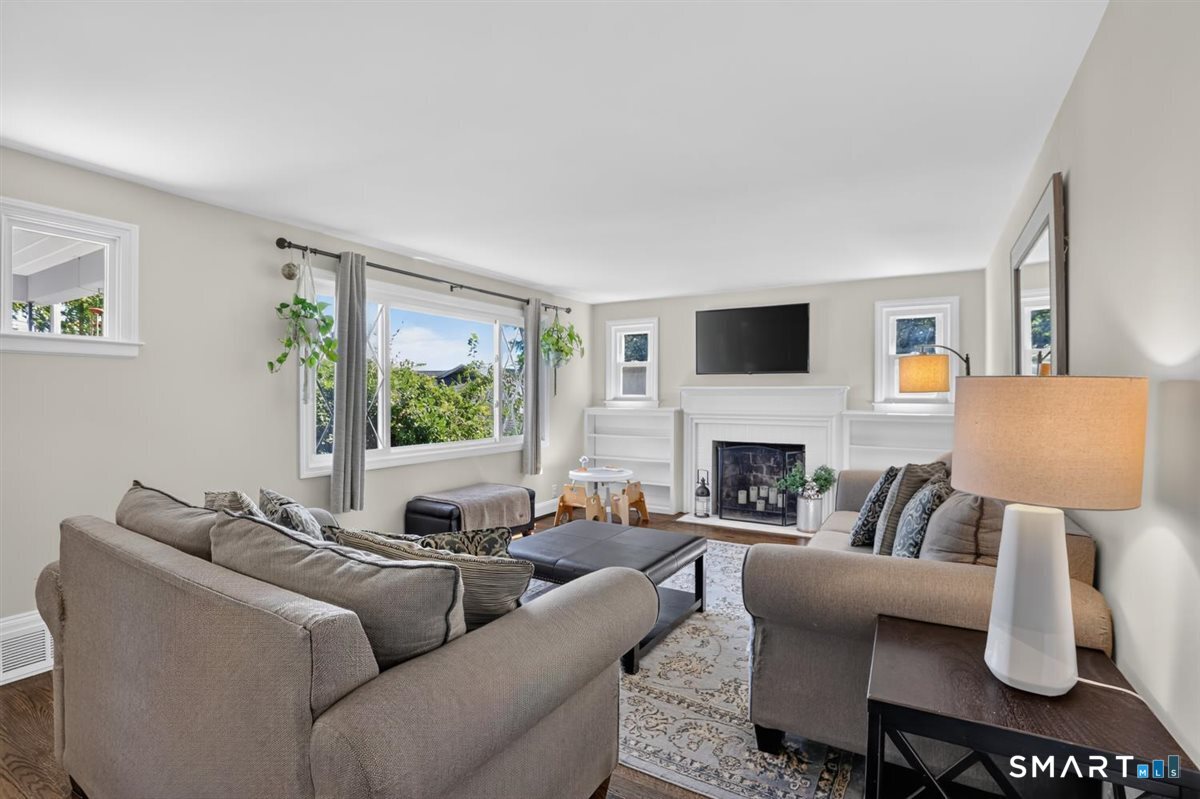 14 Gracewell Road Wethersfield, CT 06109 - Photo 3 of 30 Gallery Image 3