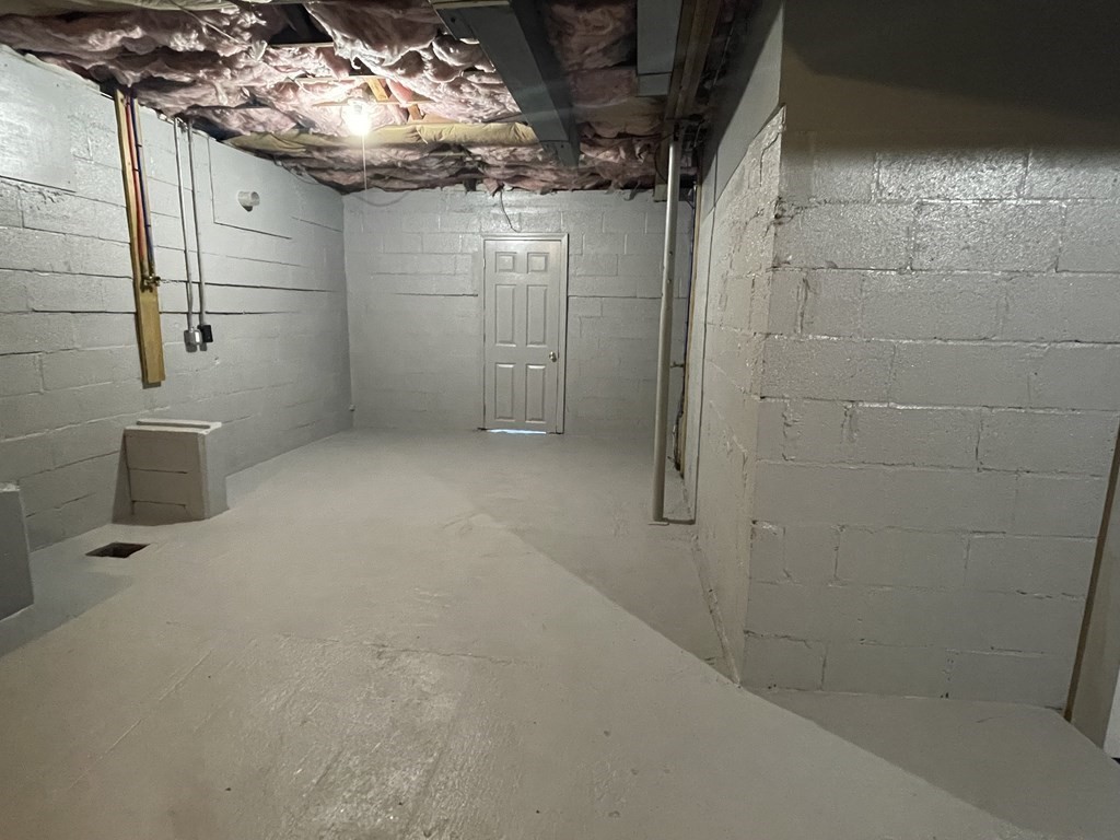 140 Leominster Road Sterling, MA 01564 - Photo 28 of 35 a view of a small room