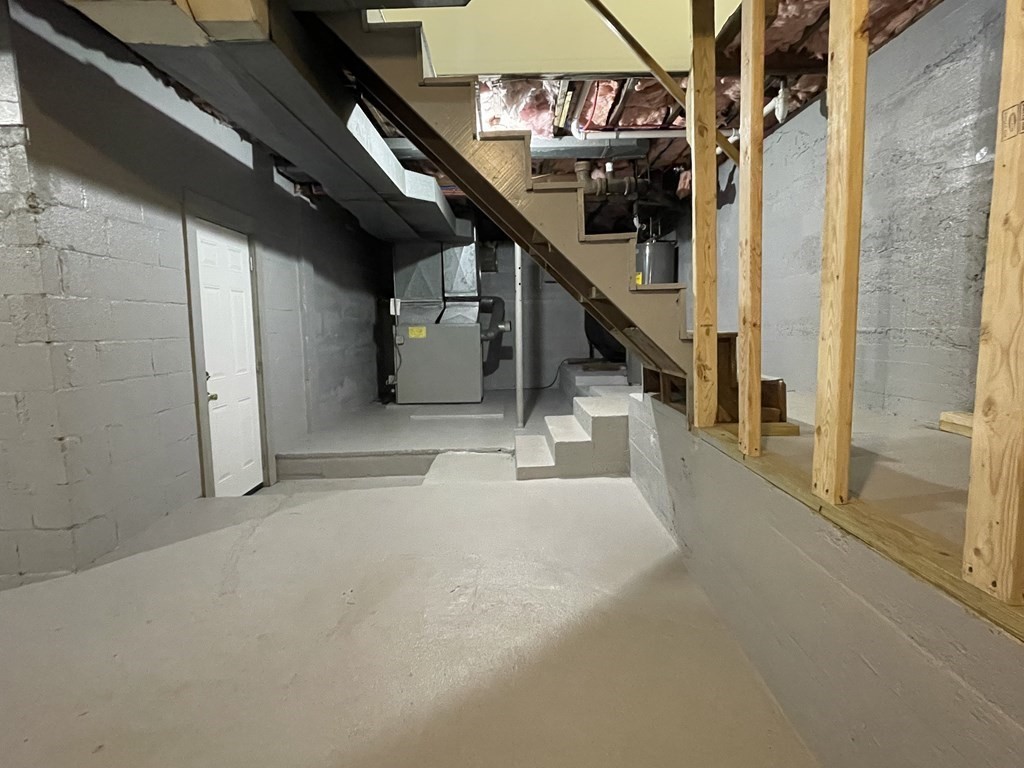 140 Leominster Road Sterling, MA 01564 - Photo 29 of 35 a view of entryway and hall