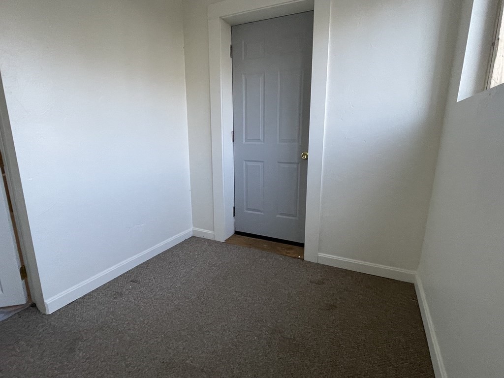 140 Leominster Road Sterling, MA 01564 - Photo 33 of 35 an empty room with closet