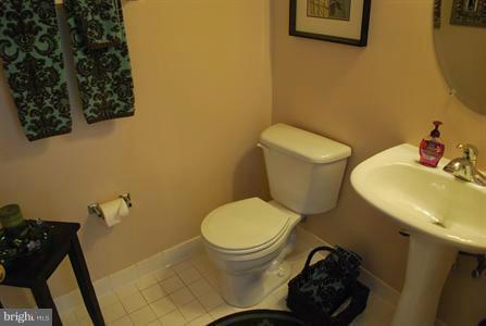 14303 Ashleigh Greene Road Boyds, MD 20841 - Photo 4 of 25 Bath