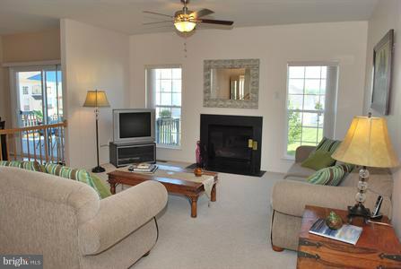 14303 Ashleigh Greene Road Boyds, MD 20841 - Photo 10 of 25 Family Room