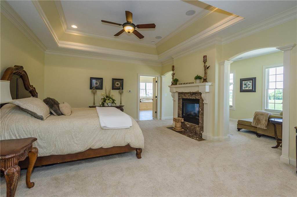 2063 Finchley Road Carmel, IN 46032 - Photo 13 of 24 Gallery Image 13