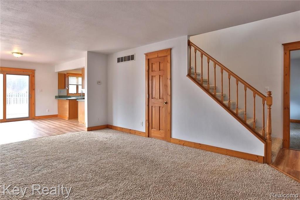 11868 Grafton Road Carleton, MI 48117 - Photo 8 of 27