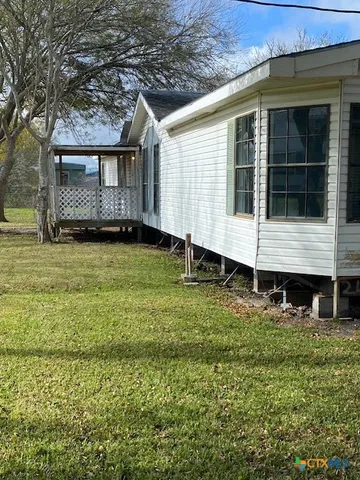 $113,950 | 76 College, Placedo, TX 77977