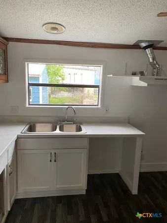$110,000 | 76 College, Placedo, TX 77977